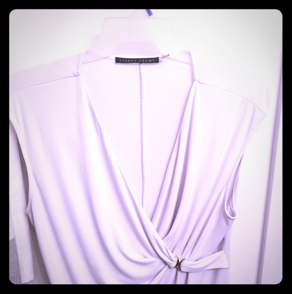 💙Sleeveless white womans blouse